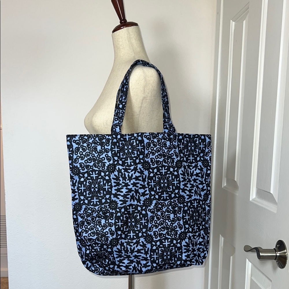 Estee Lauder Blue and Black Tote Bag with‎ Classic Design
